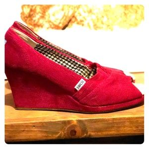 Tom's Red Corduroy Wedges